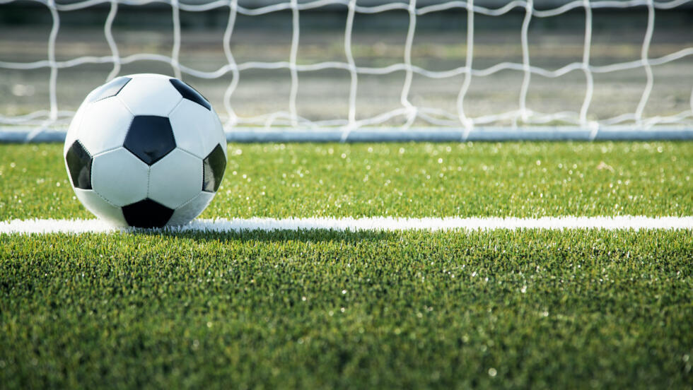 迪乌夫：过去我从没踢过右路，但只要能帮助球队我都愿意去做